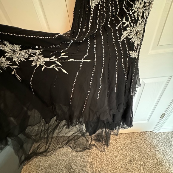 Beautiful LU Classic Formal dress Priced to Sell!! - Picture 4 of 6
